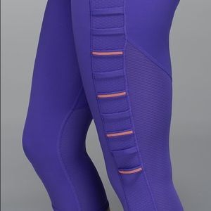 Lululemon Breezy Crop Iris Flower- Size 6